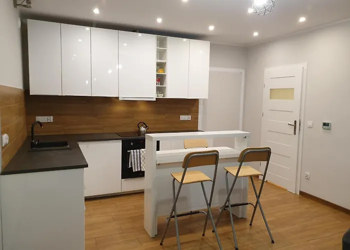 Maly W Zieleni Blisko Jeziora * Sroda Wielkopolska