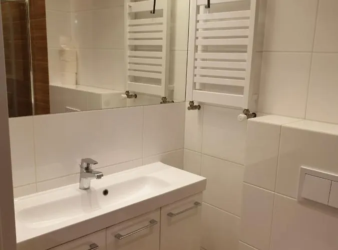 Maly W Zieleni Blisko Jeziora Apartment